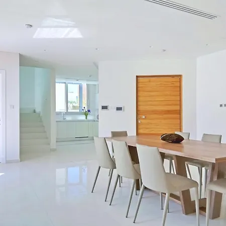 Willa Sunrise Seaview - Camelia